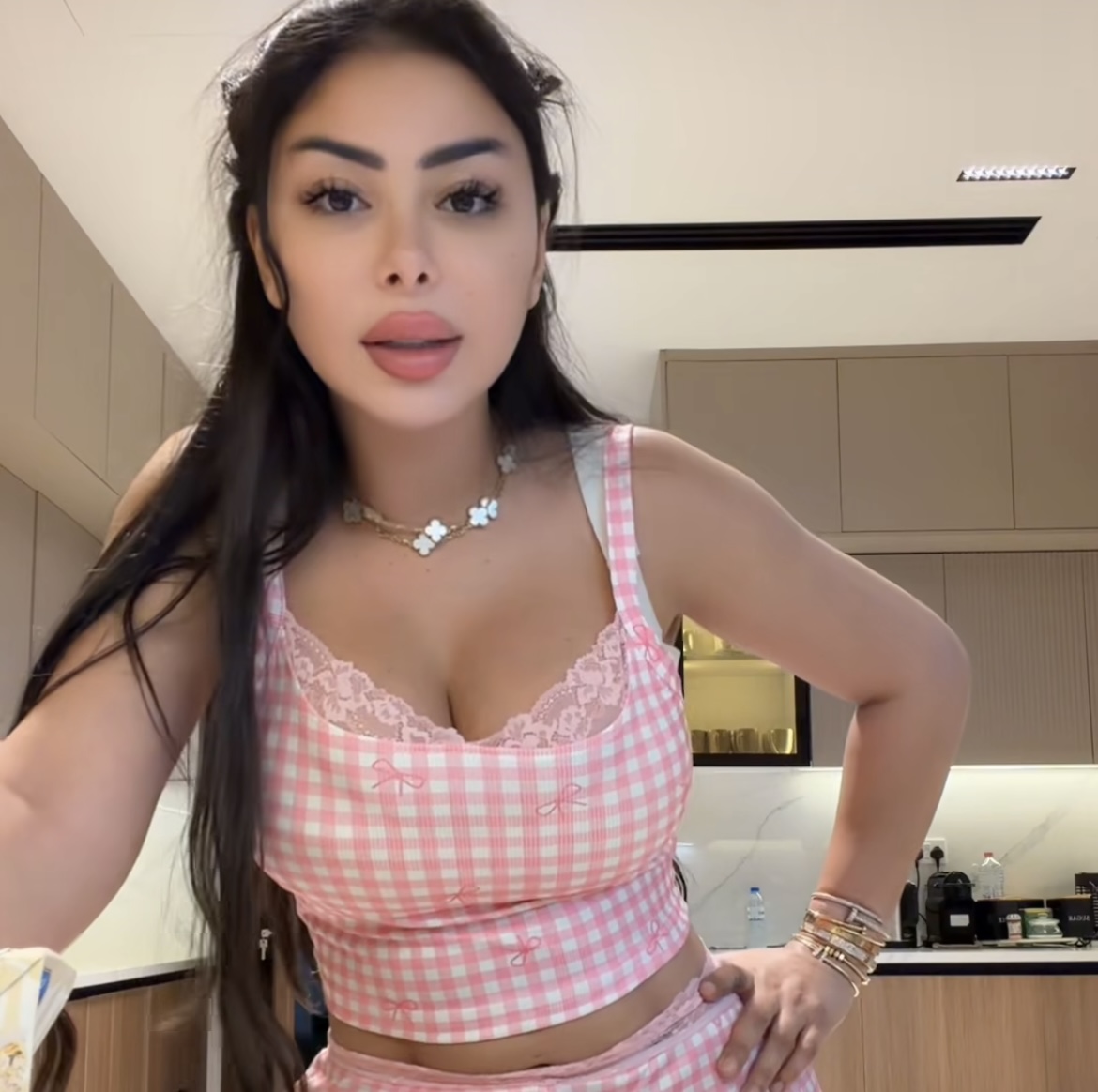 DUBAÏ SOUS LES MISSILES : Maeva Ghennam brise le silence sur l’horreur et la haine des réseaux