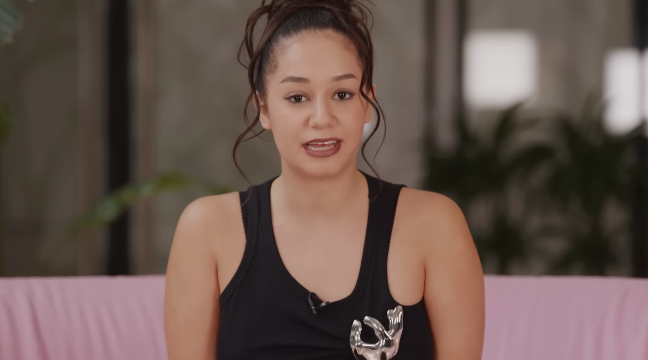 CANAPÉ SIX PLACES : Comment Léna Mahfouf a hacké l’industrie du Podcast !