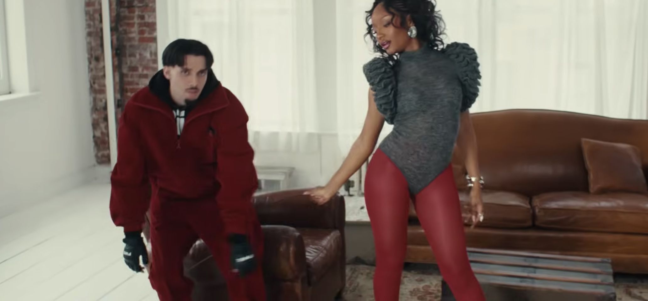 RNBOI convie la superstar Ayra Starr pour un remix brûlant de « MON BÉBÉ »